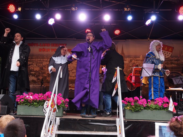 P7297272 RHorz.jpg